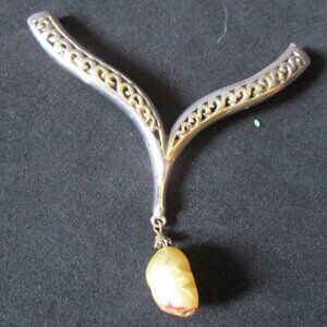 Vtg Unbranded Silver Tone Filigree Pendant w/Dangling Fresh Water Pearl  3.5"